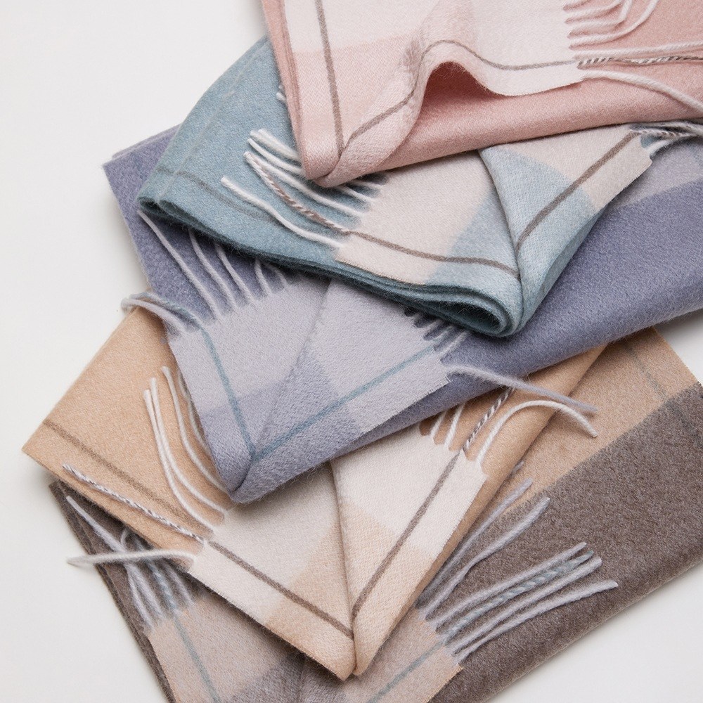 Cashmere Scarf with Reversible Effect — RS26-C133 Cashmere Scarf with Reversible Effect