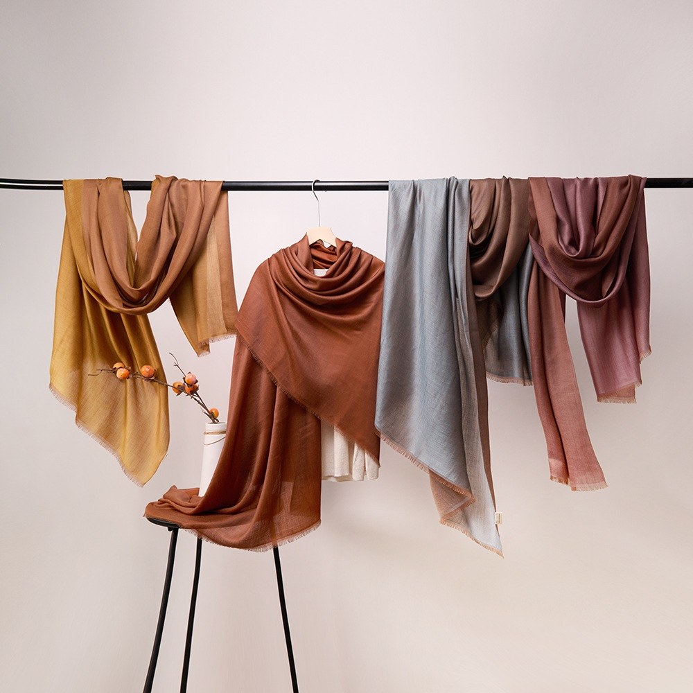 200-Count Cashmere Satin Shawl 200-Count Cashmere Satin Shawl