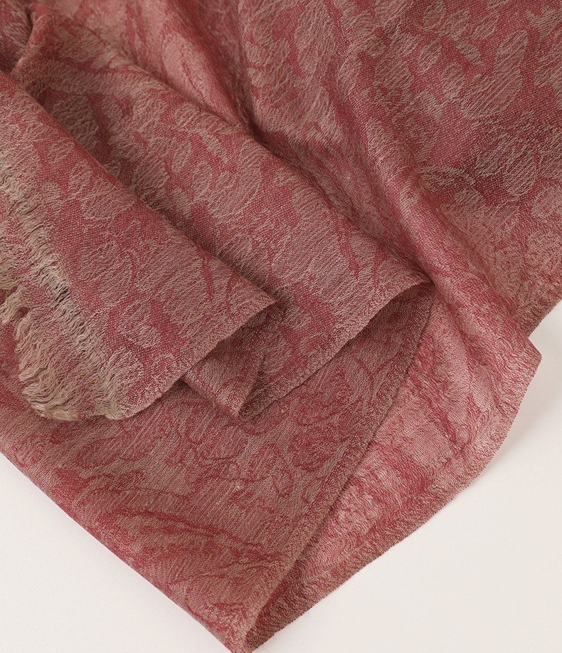 200-Count Cashmere Paisley Jacquard Scarf 200-Count Cashmere Paisley Jacquard Scarf