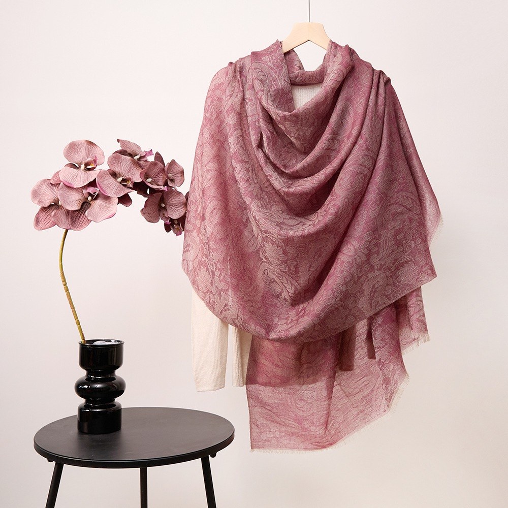 200-Count Cashmere Paisley Jacquard Scarf 200-Count Cashmere Paisley Jacquard Scarf
