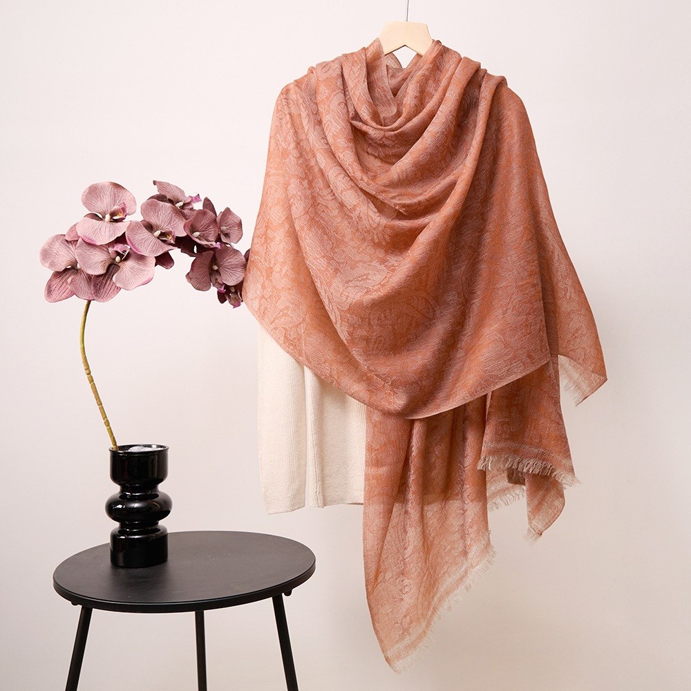 200-Count Cashmere Paisley Jacquard Scarf 200-Count Cashmere Paisley Jacquard Scarf