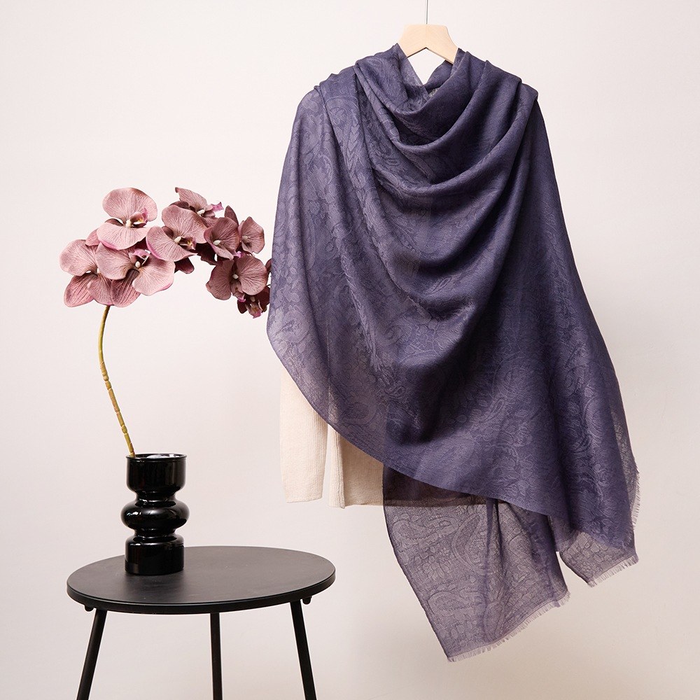 200-Count Cashmere Paisley Jacquard Scarf 200-Count Cashmere Paisley Jacquard Scarf