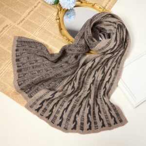 Cashmere Cable Scarf with Contrast Yarn — RS26-C215