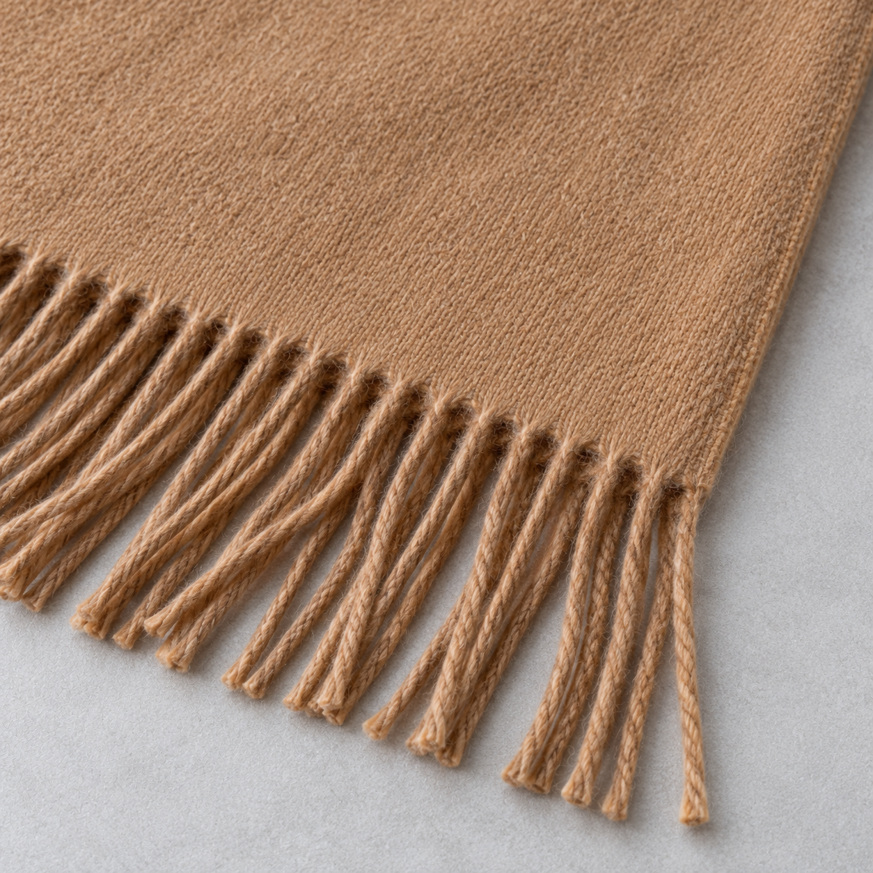 RUISONG Camel wool scarf — fabric and fringe detail RUISONG Camel wool scarf — fabric and fringe detail