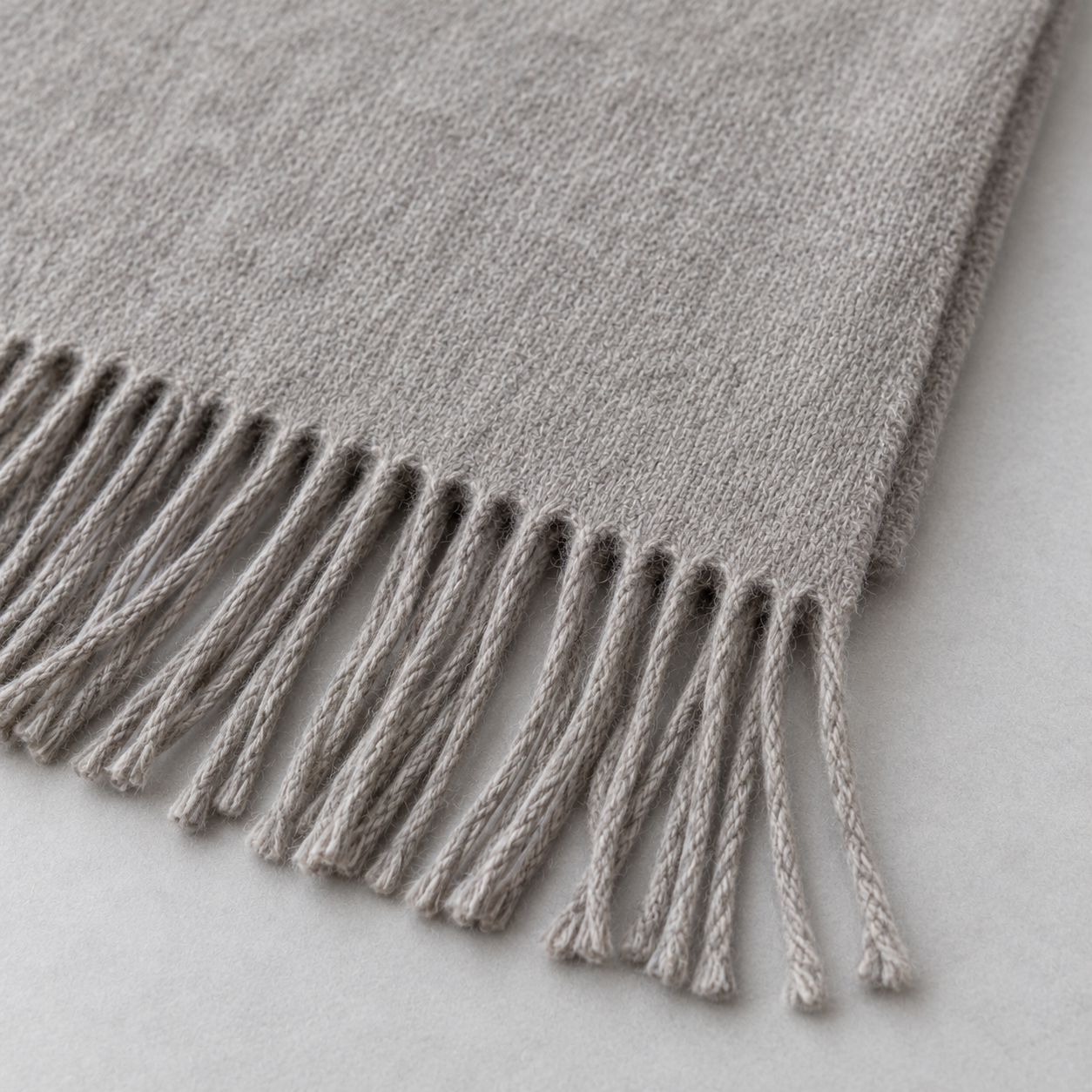 RUISONG Light Grey wool scarf — fabric and fringe detail RUISONG Light Grey wool scarf — fabric and fringe detail